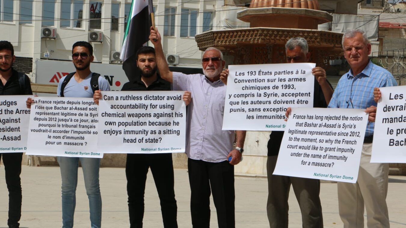منتدى الحوار الوطني ينظم تظاهرة في أعزاز رفضاً للمحكمة الفرنسية ودعماً لمحاسبة الأسد