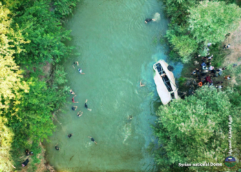 مأساة جديدة في إدلب: وفاة وإصابة العشرات من الأطفال إثر سقوط حافلة في نهر العاصي