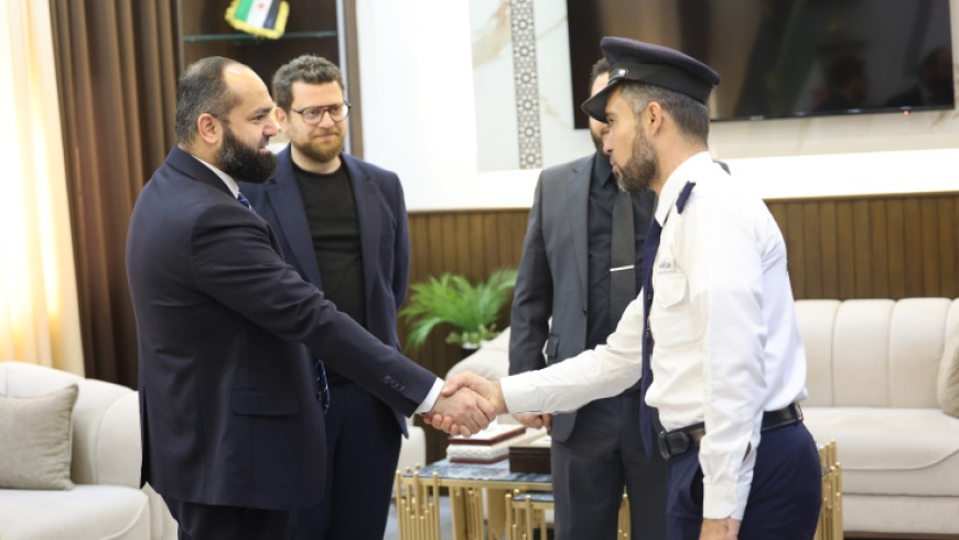 في زمنٍ ليس ببعيد، كانت كلمة "الفرع" كفيلة بأن تُخرس الألسن وتُجمّد القلوب. لم يكن السوري يحتاج إلى تهمة ليخاف، فمجرد التلميح بوجود "فرع أمني" قريب كان كافياً ليزرع الرعب في النفوس. هكذا عاش السوريون